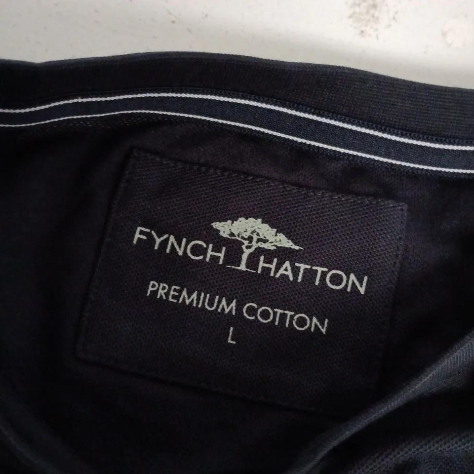 FYNCH HATTON BASIC TEE IN NAVY - LARGE