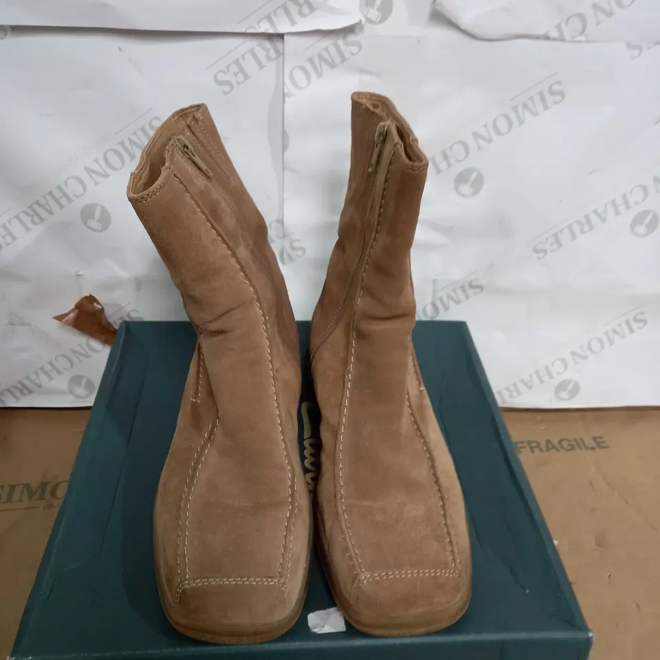 BOXED PAIR OF CLARKS CAMEL SUEDE SIDE ZIPPED BOOTS SIZE 39