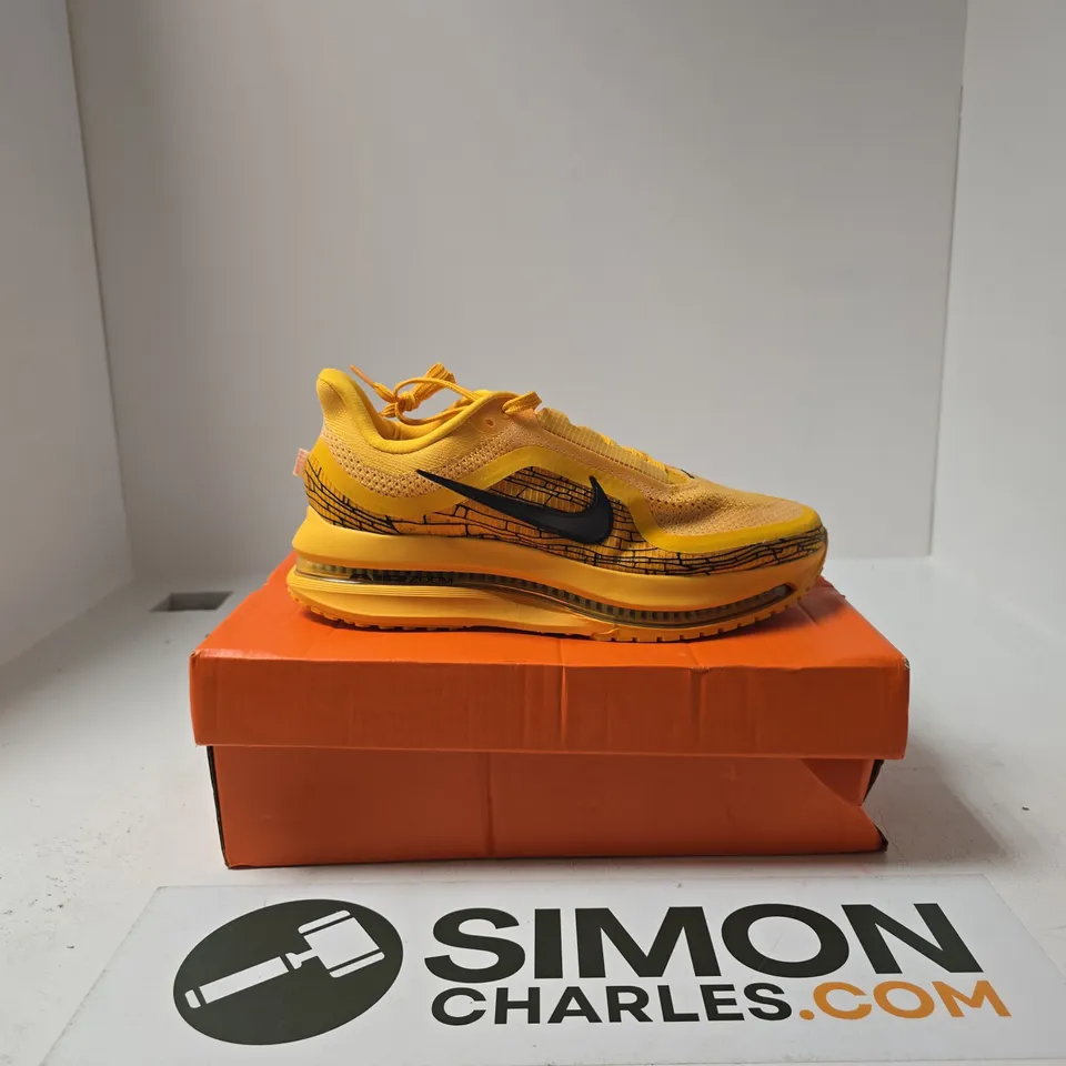 BOXED PAIR OF PEGASUS PREMIUM TRAINERS SIZE UK 8