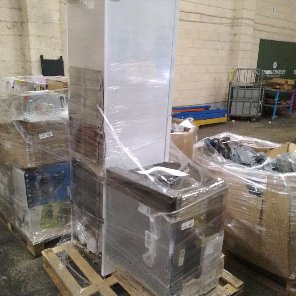 BEKO CFG4501W FRIDGE FREEZER WITH WATER DISPENSER AND HISENSE 13 PLACES DISHWASHER - UNPROCESSED RAW RETURNS
