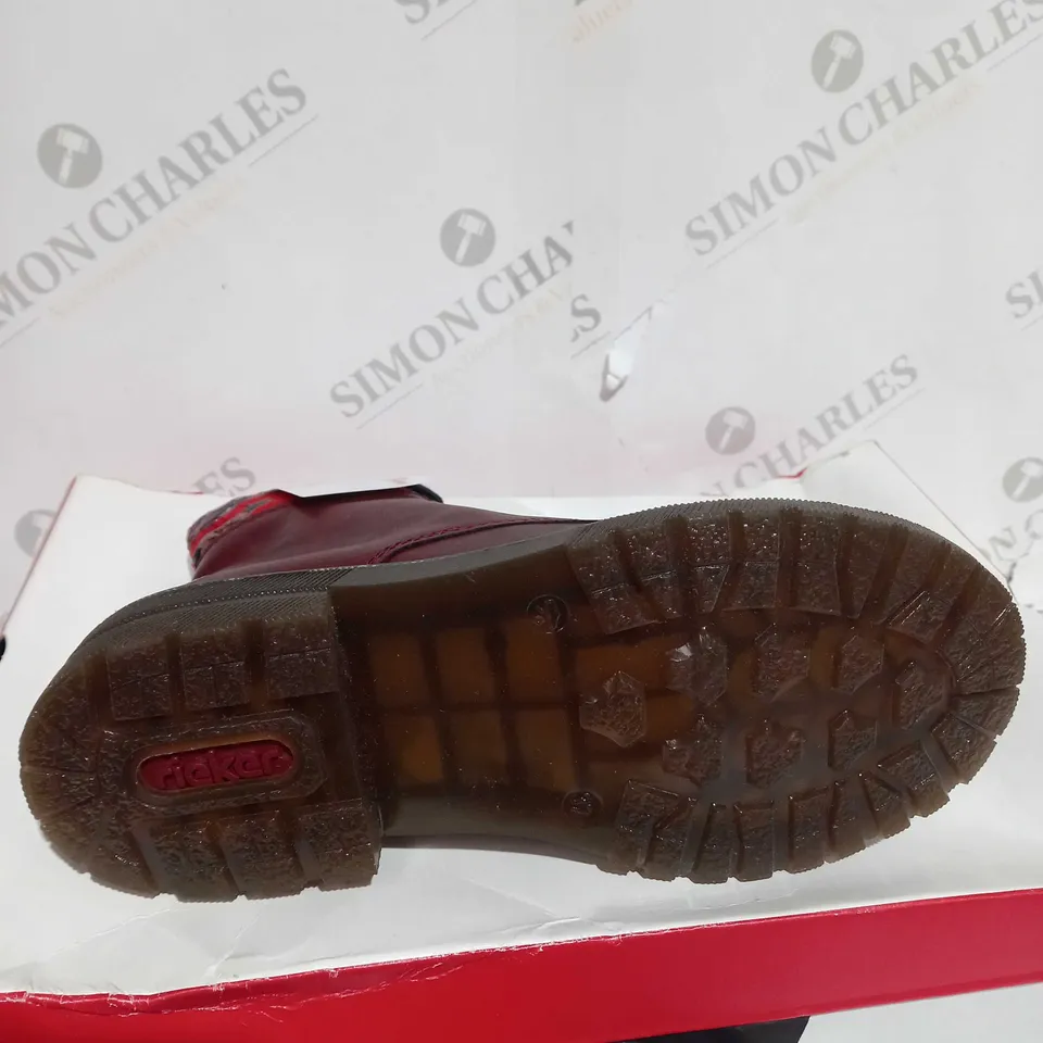 RIEKER RED INTEREST COLOUR BOOT SIZE 4 - BOXED 
