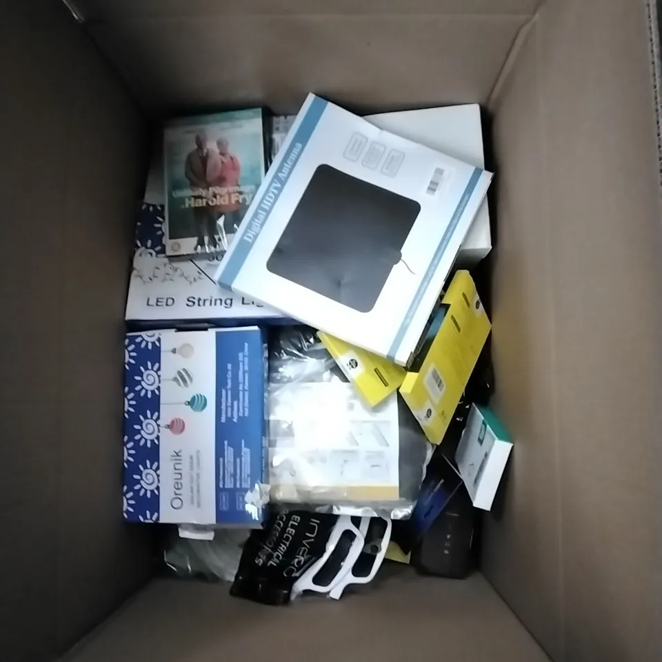 BOX TO CONTAIN LARGE AMOUNT OF MIXED ELECTRICAL ITEMS, ACCESSORIES ETC