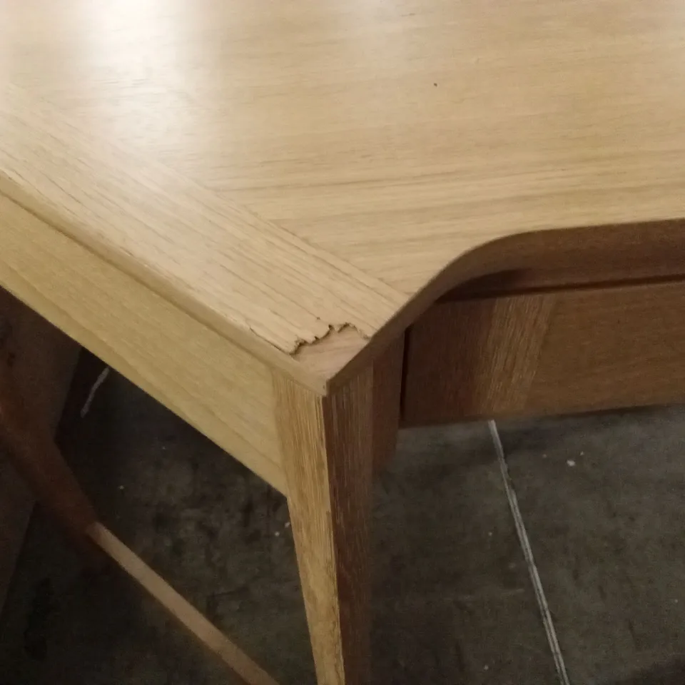 QUALITY DESIGNER OAK CORNER DESK