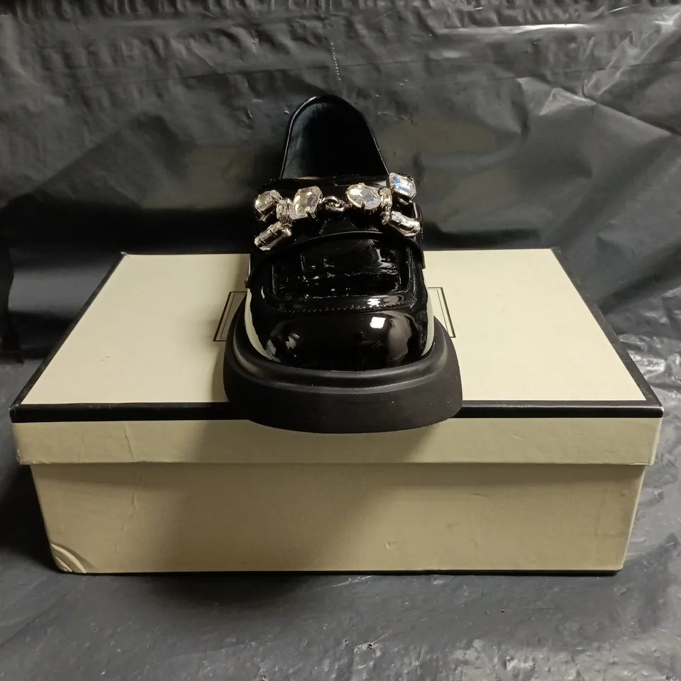 BOXED PAIR OF DIDUO CHUNKY LOAFERS IN GLOSSY BLACK W. JEWEL DETAIL ASIAN SIZE 245