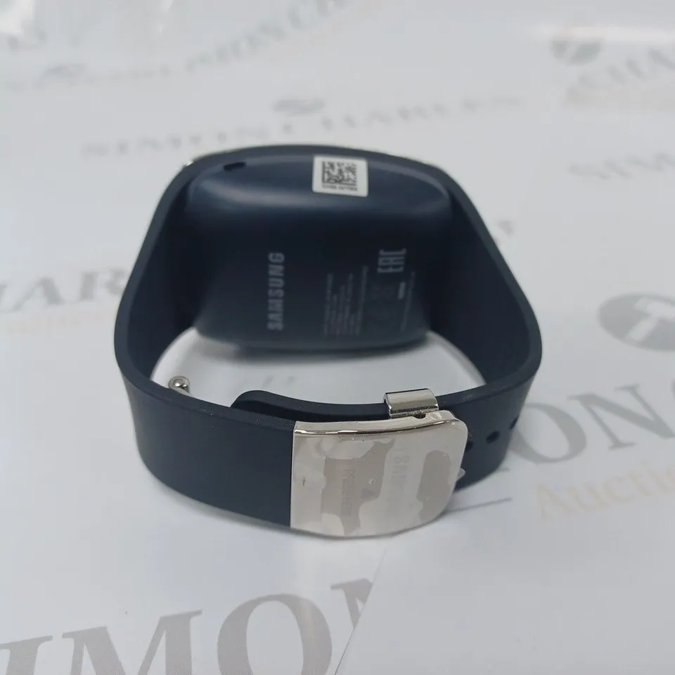 SAMSUNG GEAR S SMART WATCH WITH BATTERY PACK