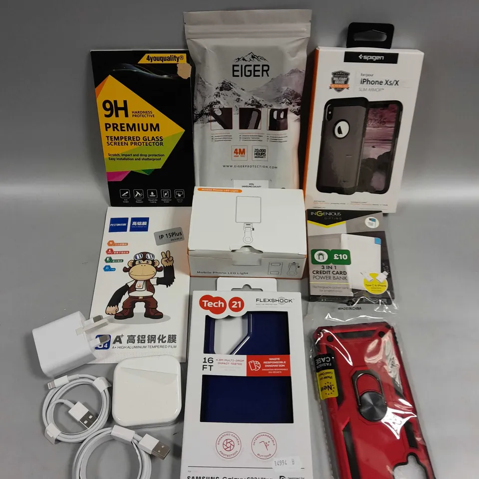 APPROXIMATELY 20 ASSORTED SMARTPHONE/TABLET ACCESSORIES TO INCLUDE PROTECTIVE CASES, CHARGING CABLES, SCREEN PROTECTORS ETC