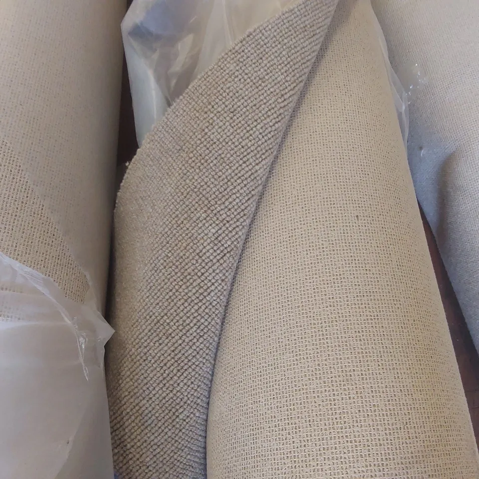 ROLL OF QUALITY TUDOR CO-ORDINATES FENNEL CARPET - APPROXIMATELY 3.95 x 5m