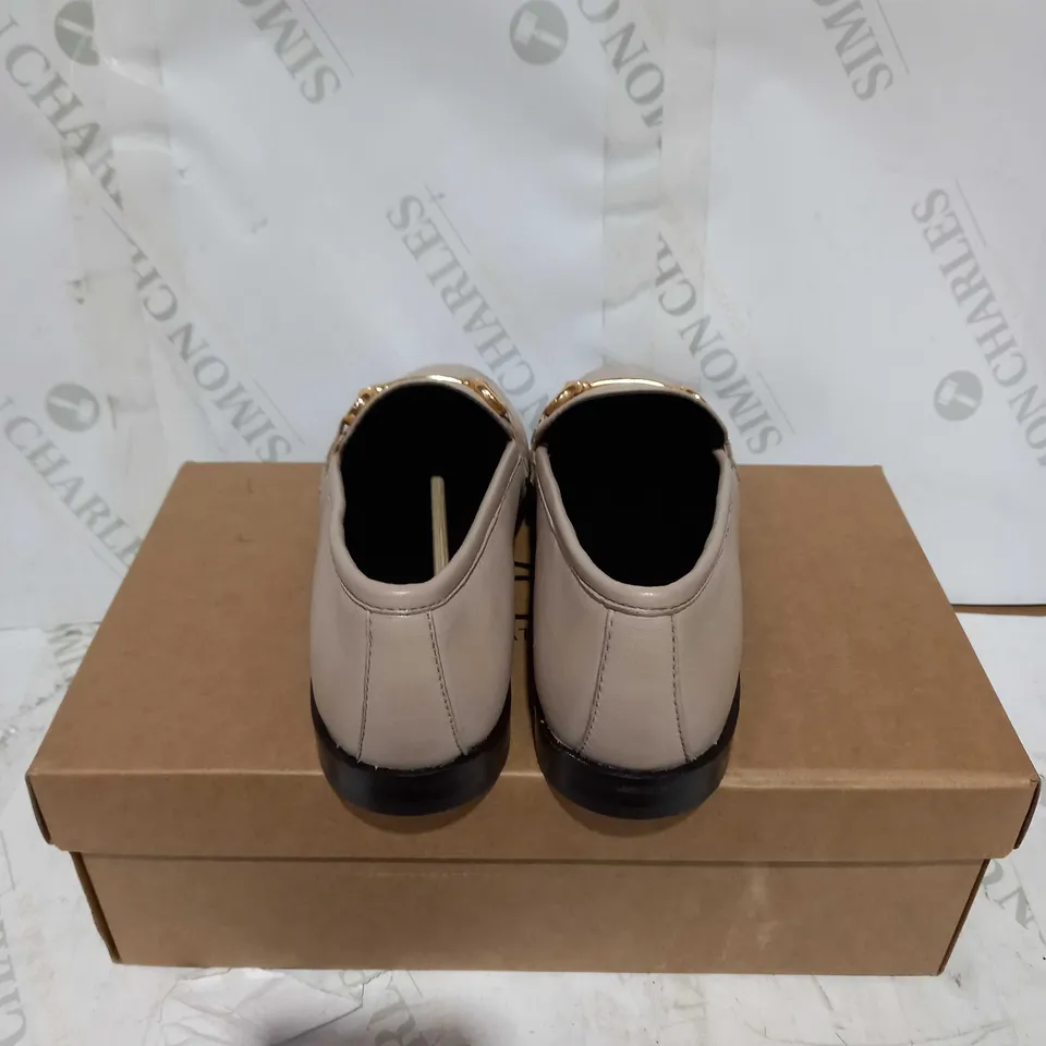 WALLIS BETHAN LEATHER CHAIN LOAFER - SIZE 3