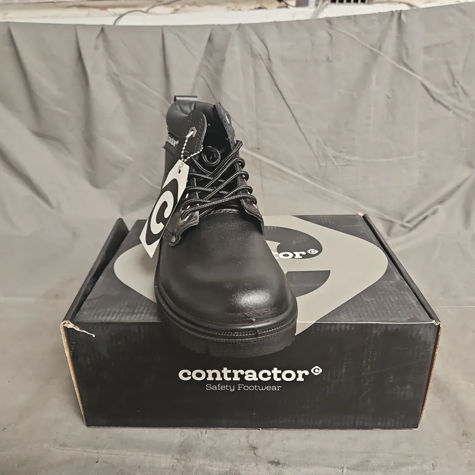 BOXED PAIR OF CONTRACTOR STEEL TOE SAFETY SHOES IN BLACK SIZE UK 7