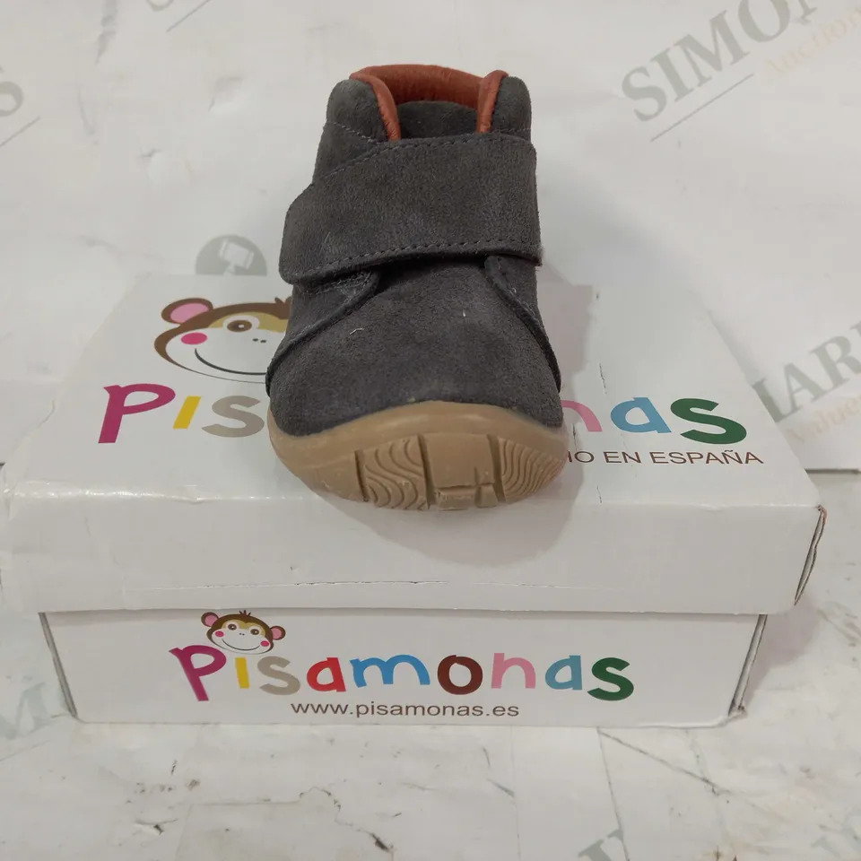 BOXED PAIR OF PISAMONAS TODDLER SHOES IN GREY SIZE 21