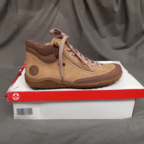 RIEKER SIDE ZIP SHOE IN BEIGE SIZE 5
