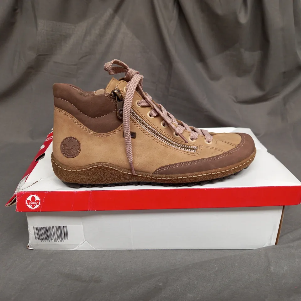 RIEKER SIDE ZIP SHOE IN BEIGE SIZE 5