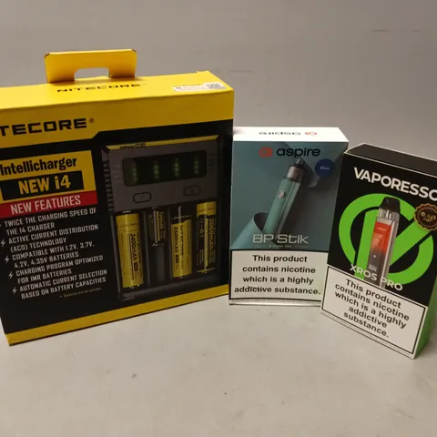 APPROXIMATELY 20 VAPES, E-CIGARETTES & ACCESSORIES TO INCLUDE VOOPOO XROS PRO, ASPIRE BP STIK, NITECORE INTELLICHARGER, ETC