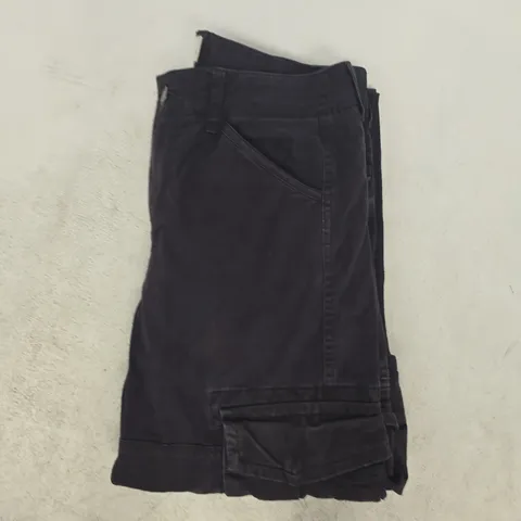 FIRETRAP CARGO PANTS IN BLACK SIZE 32