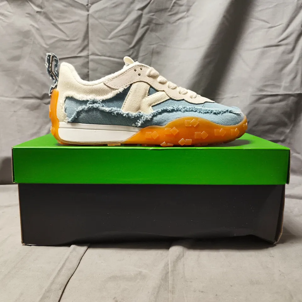 BOXED PAIR OF KATE SPADE TRAINERS IN BLUE/WHITE SIZE UK 6