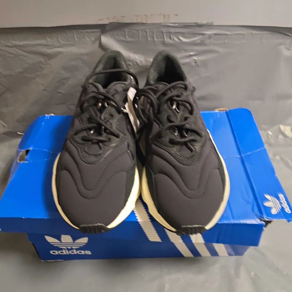 BOXED PAIR OF ADIDAS OZWEEGO TRAINERS - UK SIZE 3.5