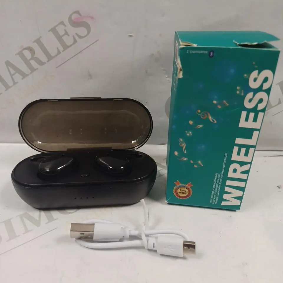 BOXED DESIGNER WIRELESS IN EAR HEADPHONES & CHARGING CASE 