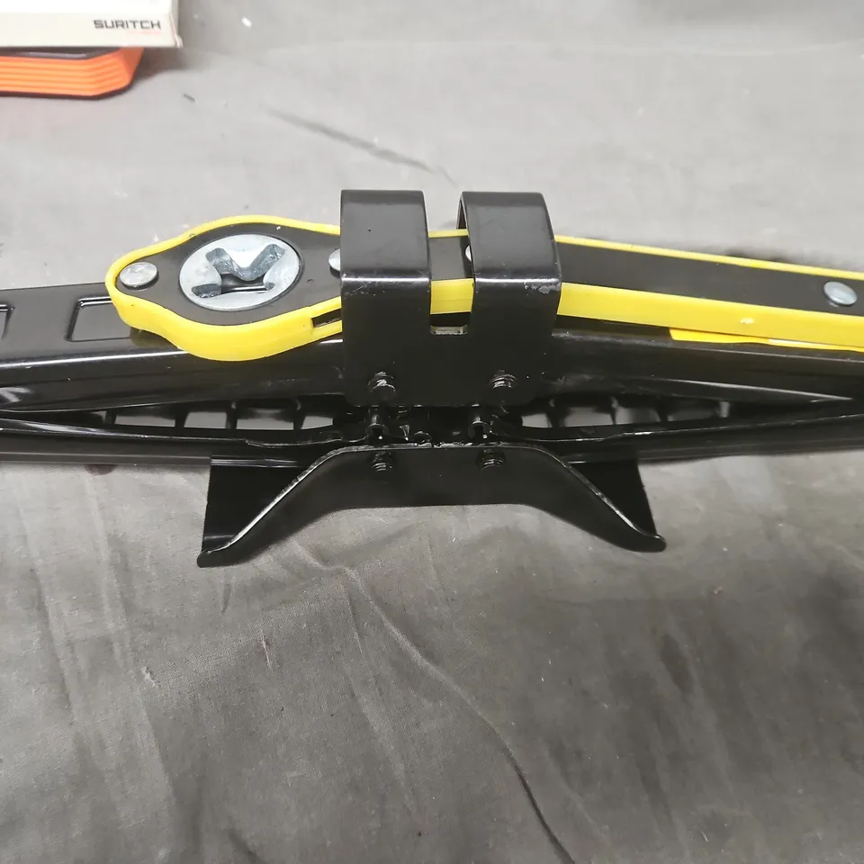 Scissor-style car jack – yellow & black