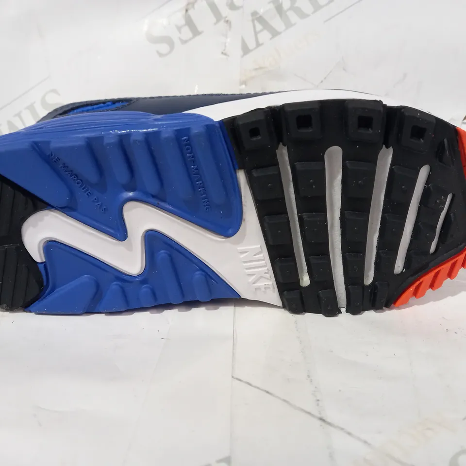 BOXED PAIR OF DESIGNER CHILDREN'S SHOES IN THE STYLE OF NIKE IN WHITE/ORANGE/BLUE UK SIZE 10.5