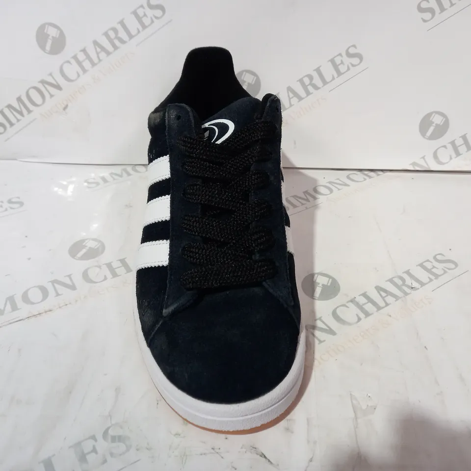 PAIR OF ADIDAS CAMPUS SHOES IN BLACK/WHITE UK SIZE 5.5