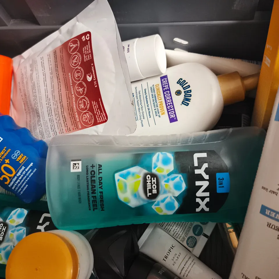APPROX 12 ASSORTED BEAUTY PRODUCTS TO INCLUDE CLOMANA CLEANSER, DR SQUATCH BODY LOTION, PANTENE CONDITIONER, ETC 