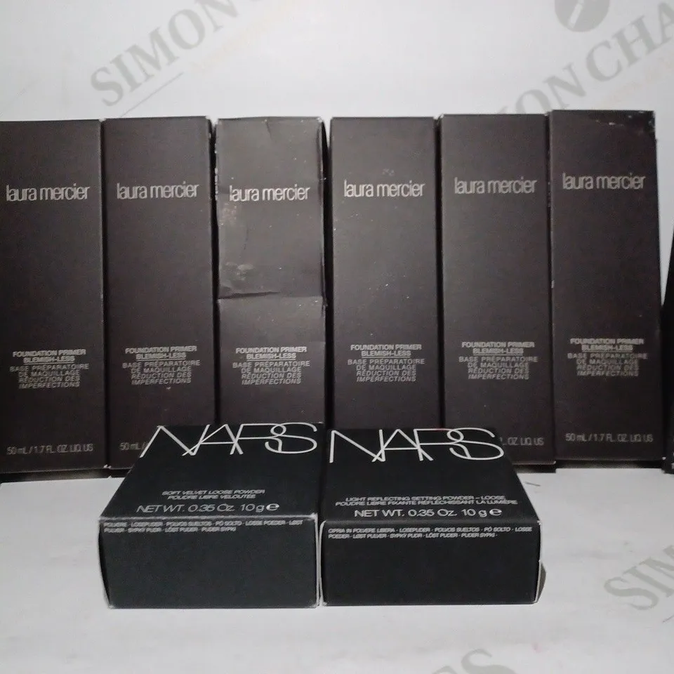 BOX OF APPROX 10 ASSORTED BEAUTY PRODUCTS TO INCLUDE NARS SETTING POWDER, LAURA MERCIER FOUNDATION PRIMER, NARS LONGWEAR FOUNDATION #NEW CALEDONIA, ETC 