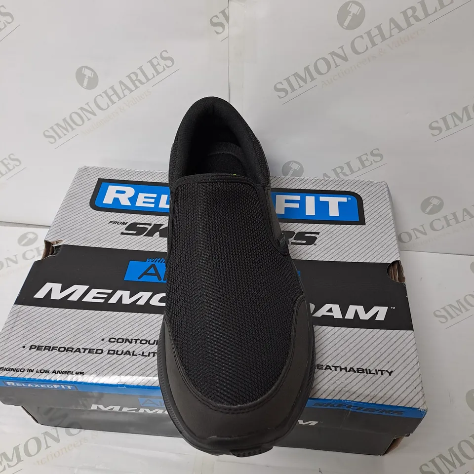 BOXED PAIR OF SKETCHERS RELAXED FIT JUAL-LITE EQUALIZER SHOES - BLACK // SIZE: 9 UK 