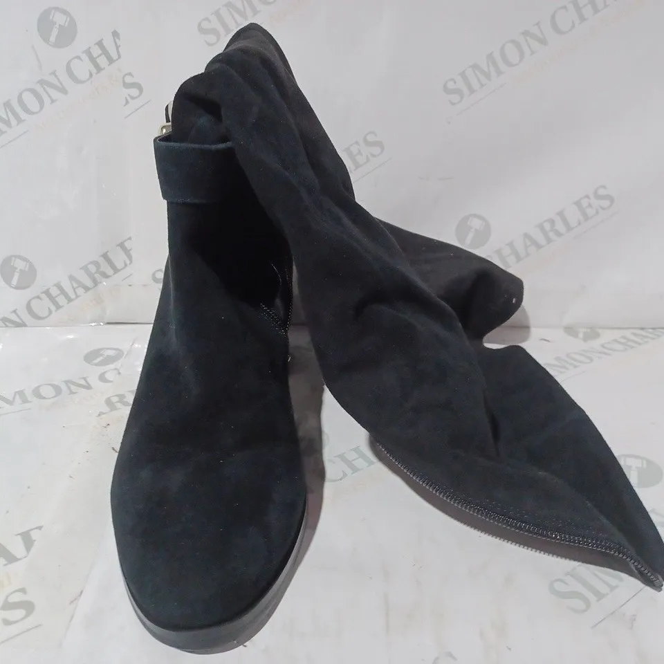 BOXED PAIR OF MODA IN PELLE TANCI KNEE BOOTS IN BLACK SUEDE AND LEOPARD PRINT - SIZE 7