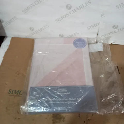 EVERYDAY BLUSH GEO REVERSIBLE DUVET COVER SET - DOUBLE