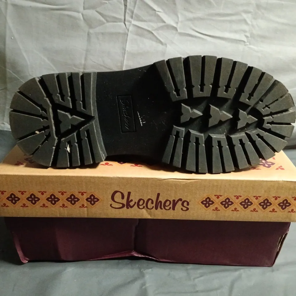 SKECHERS BLACK LEATHER CHELSEA BOOTS – UK SIZE 4