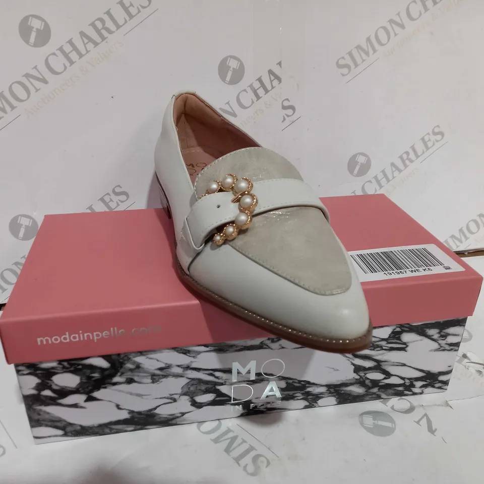 MODA IN PELLE EMBERLY white SUEDE - UK SIZE 6