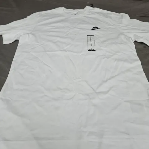 NIKE LOGO T-SHIRT, WHITE/BLACK- UK SIZE M