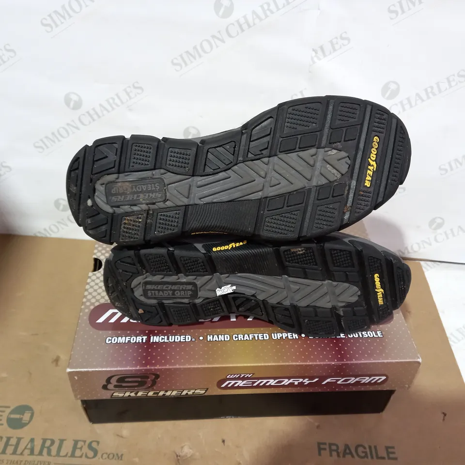 BOXED PAIR OF SKECHERS BLACK BOOTS- SIZE 10