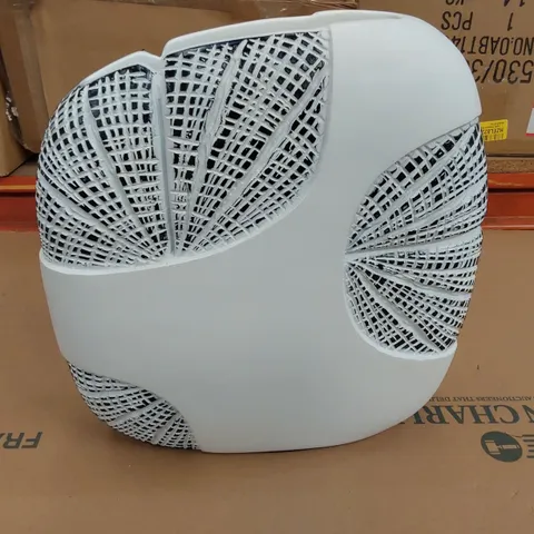 BOXED ABBOTSEN TABLE VASE (1 BOX)