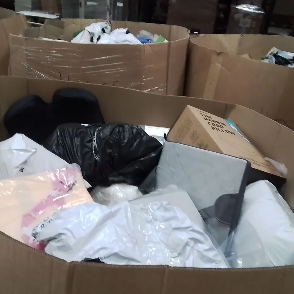 PALLET TO CONTAIN A LARGE QUANTITY OF PILLOWS