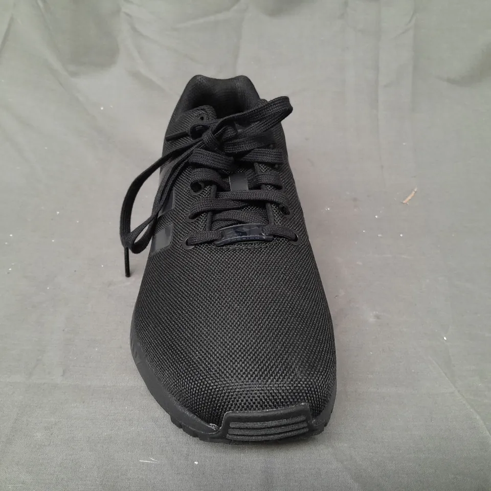 BOXED PAIR OF ADIDAS ZX FLUX TRAINERS IN BLACK UK SIZE 8.5