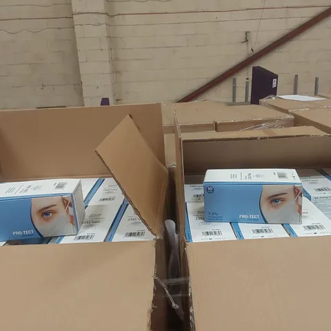 PALLET CONTAINING A VERY LARGE QUANTITY OF MEDICAL FACE MASKS
