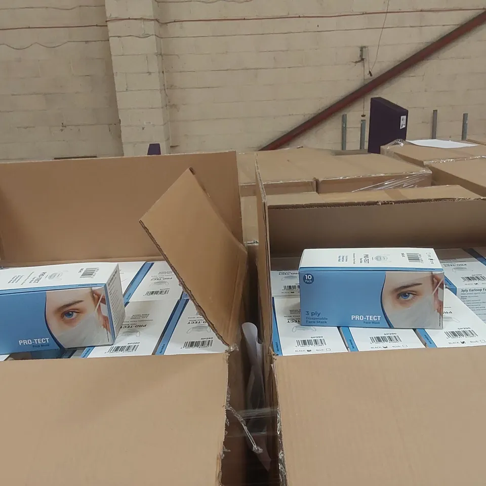 PALLET CONTAINING A VERY LARGE QUANTITY OF MEDICAL FACE MASKS
