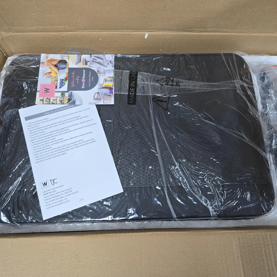 BOXED BLISS & BEYOND VIBRATION PLATE EXERCISE MACHINE IN BLACK