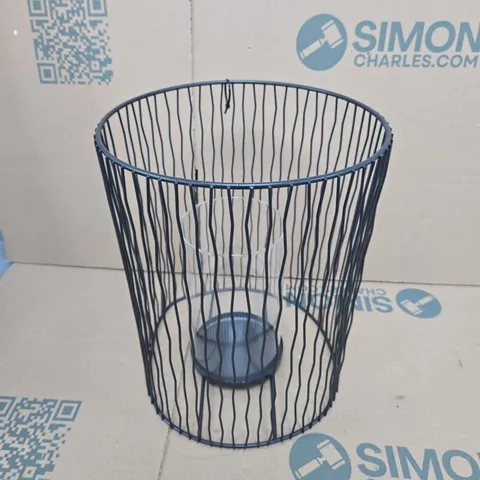 CAGE OF APPROXIMATELY 20 ASSORTED ITEMS TO INCLUDE: LANTERN TYPE CANDLE HOLDER