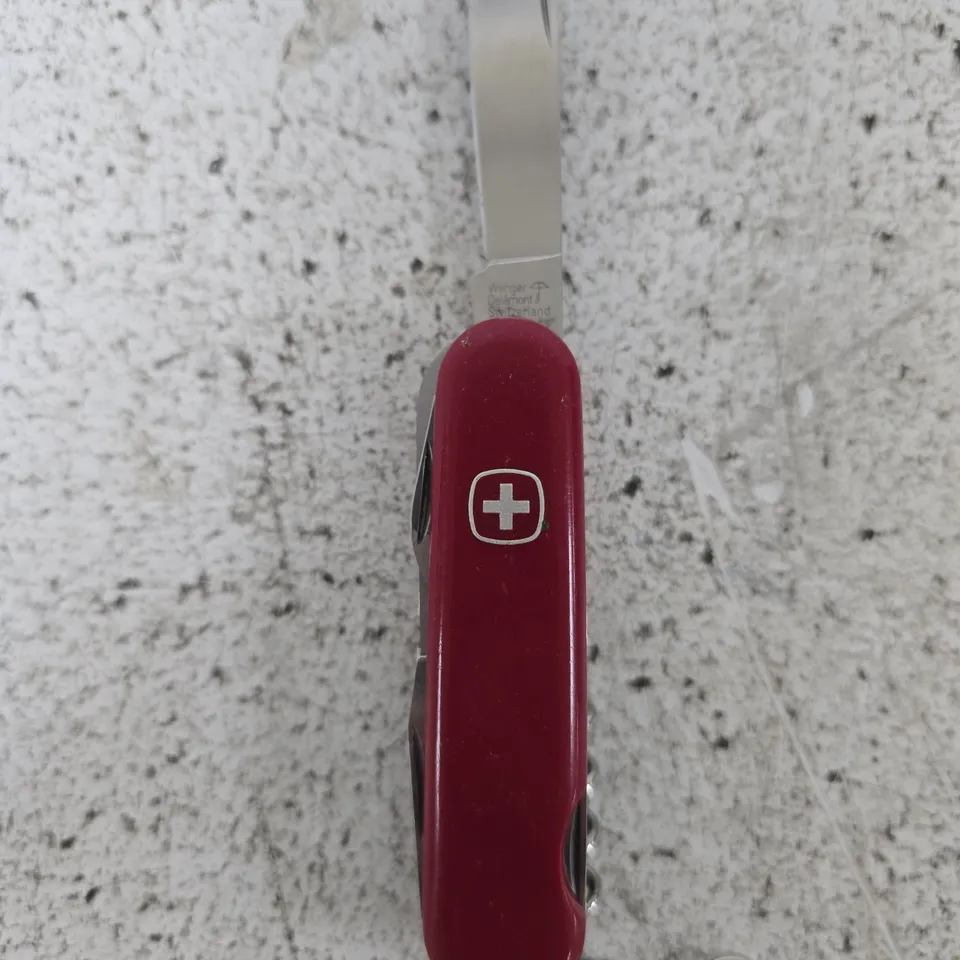 SWISS ARMY KNIFE – RED POCKET MULTI-TOOL WITH KEYRING