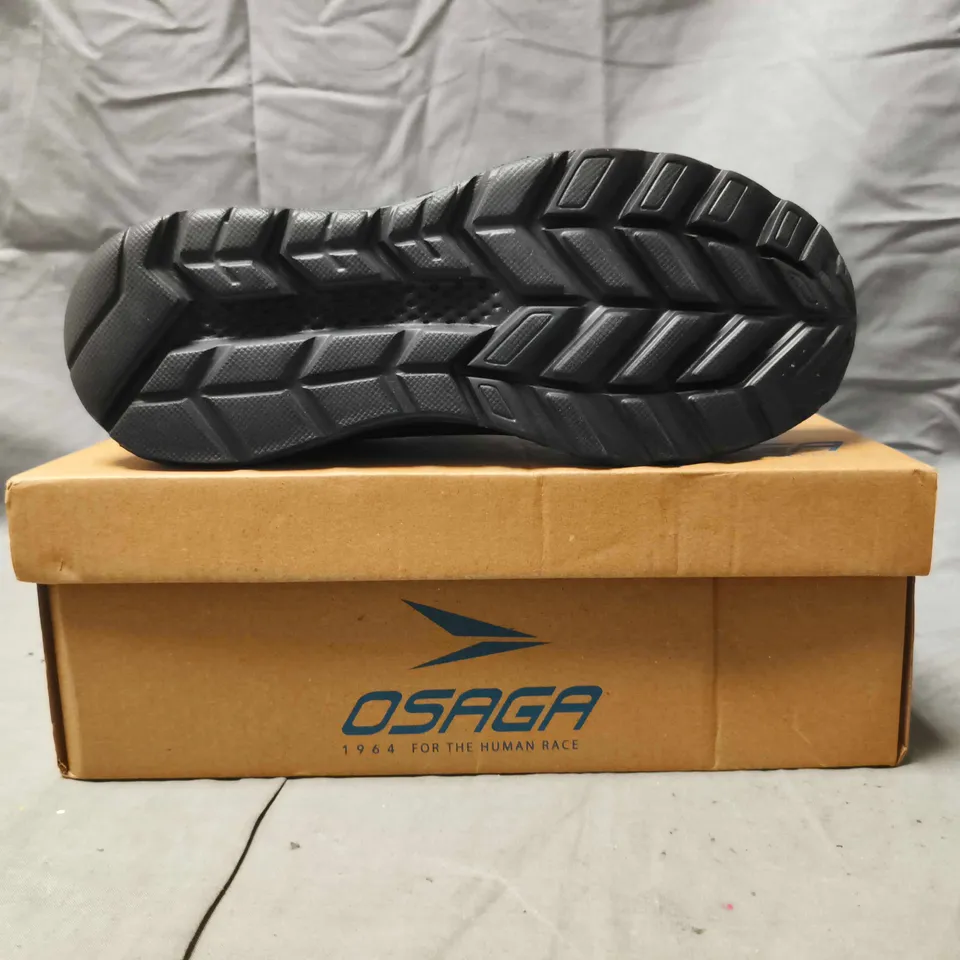 BOXED PAIR OF OSAGA SHOES IN BLACK SIZE 5