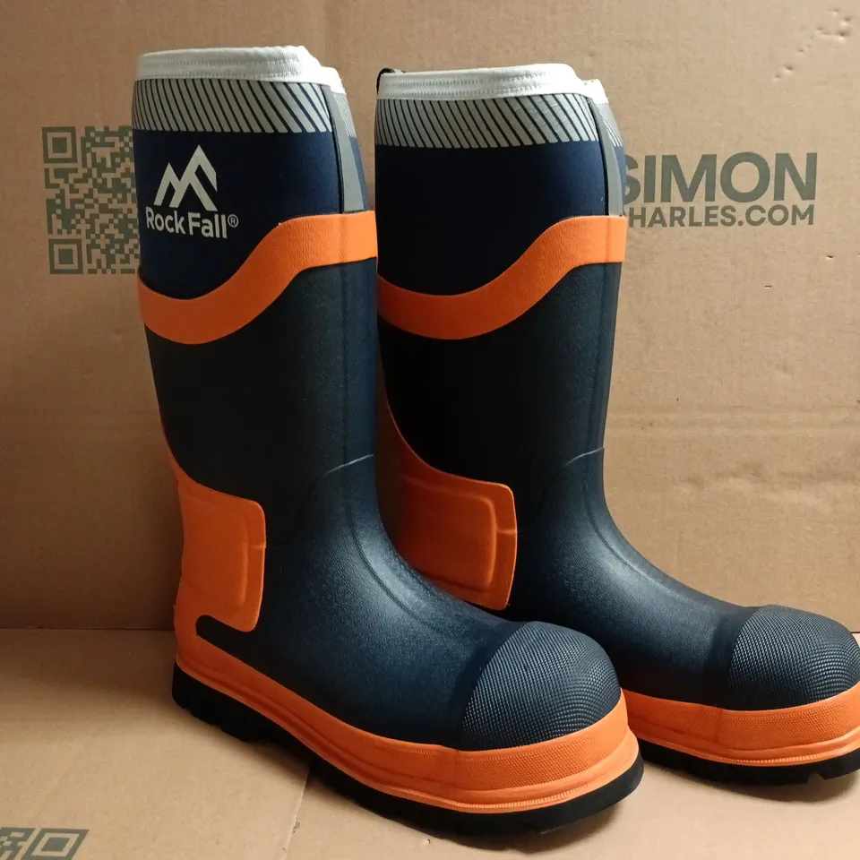 BOXED PAIR OF ROCKFALL SAFETY WELLINGTON BOOTS IN NAVY/ORANGE SIZE UK 9