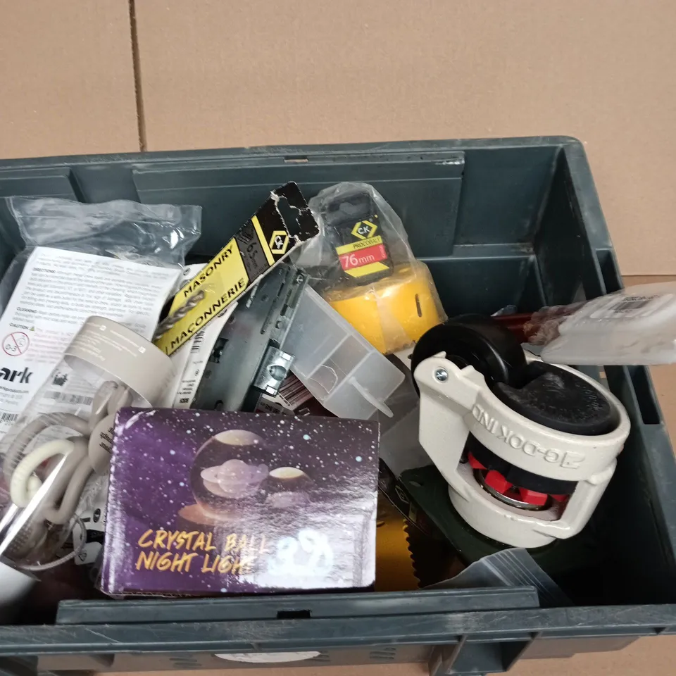 BOX OF APPROXIMATELY 10 ASSORTED GOODS INCLUDING CRYSTAL BALL NIGHTLIGHT, MATCHSTICK MONKEY AND MASONRY DRILL BIT