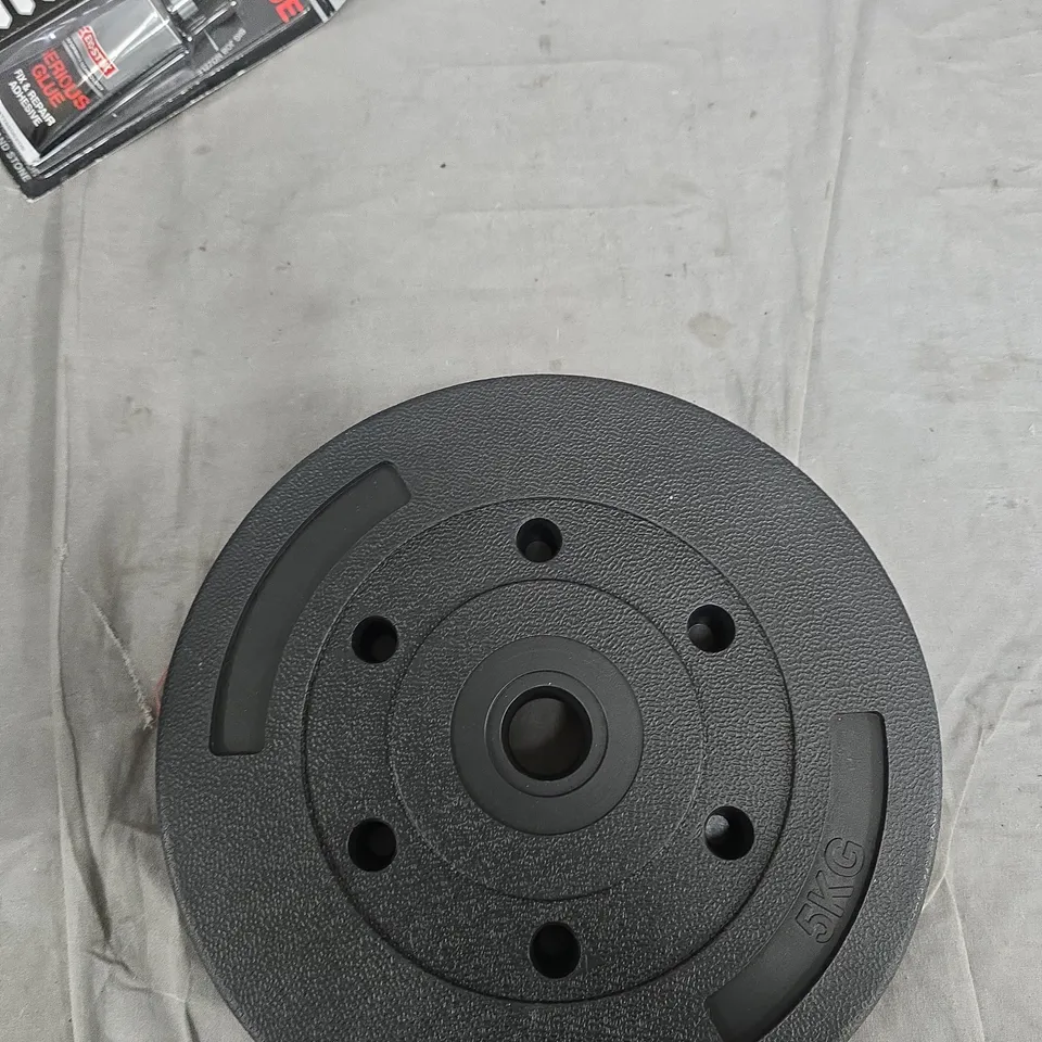 BOX OF APPROXIMATELY 10 HOUSEHOLD ITEMS TO INCLUDE: 5KG PLATE, EVOSTIK ADHESIVE AND SOLORAKE