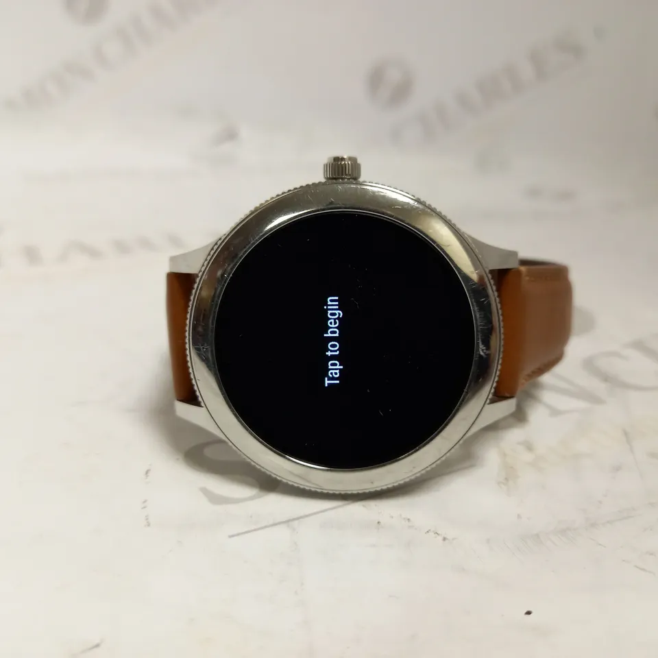 FOSSIL LEATHER STRAP SMARTWATCH