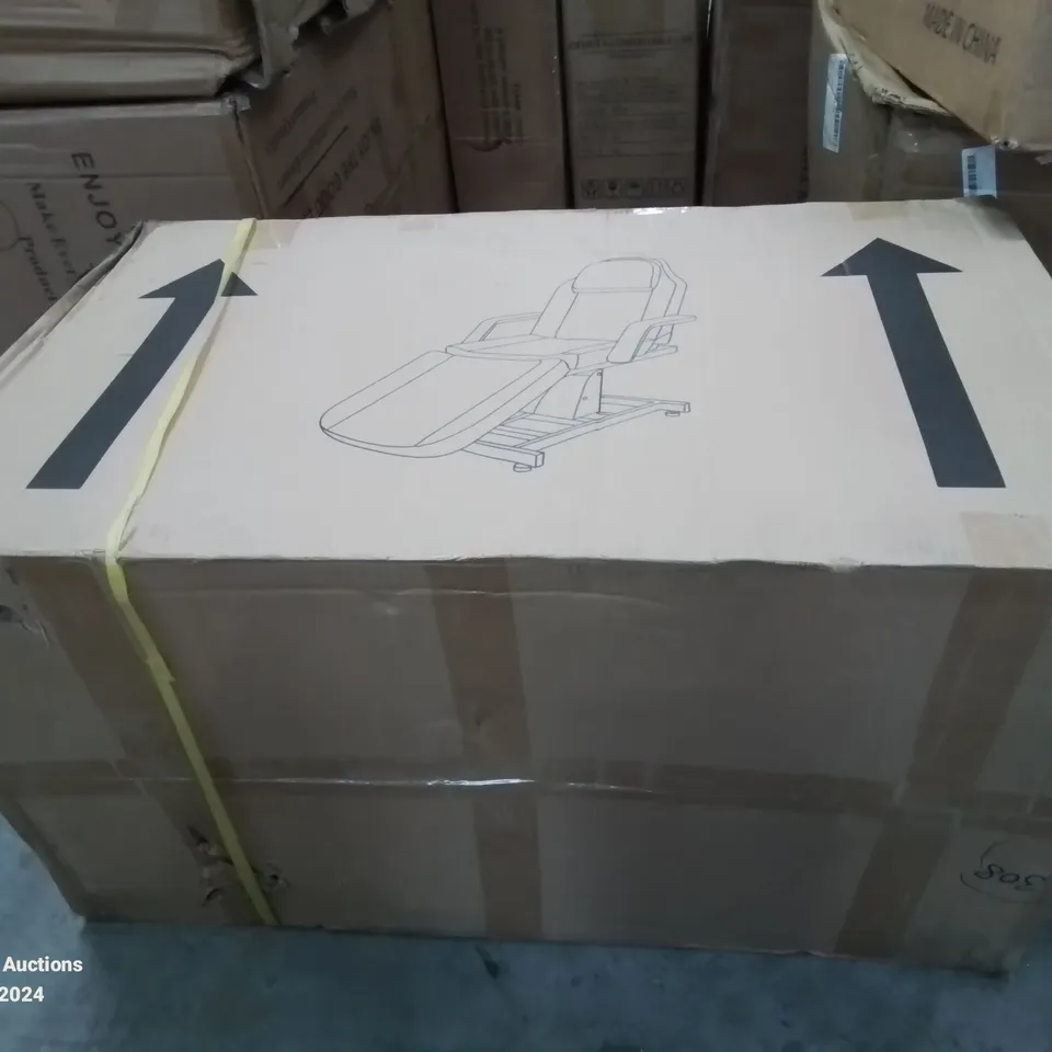 BOXED BEAUTY/DENTIST CHAIR