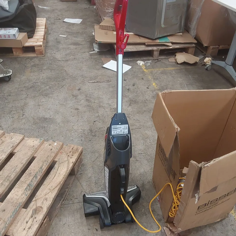 BISSELL COMMERCIAL VACUUM CLEANER 