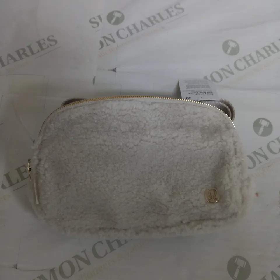 LULULEMON EVERYWHERE BELT BAG FLEECE 