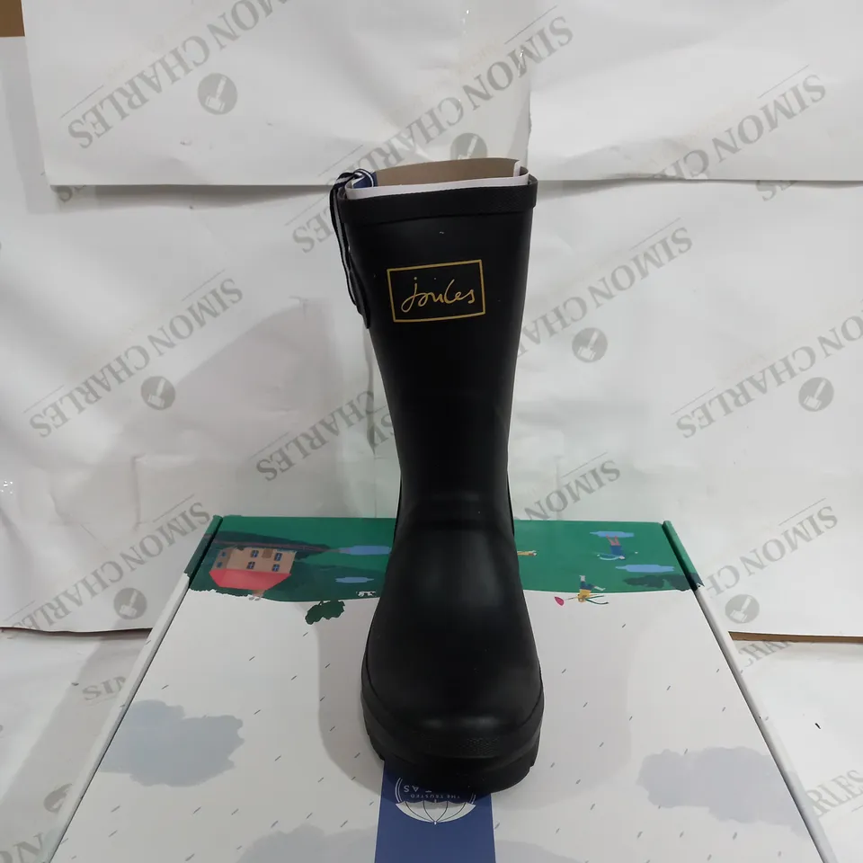 PAIR OF JOULES MOLLY WELLY IN BLACK AND YELLOW - UK SIZE 3